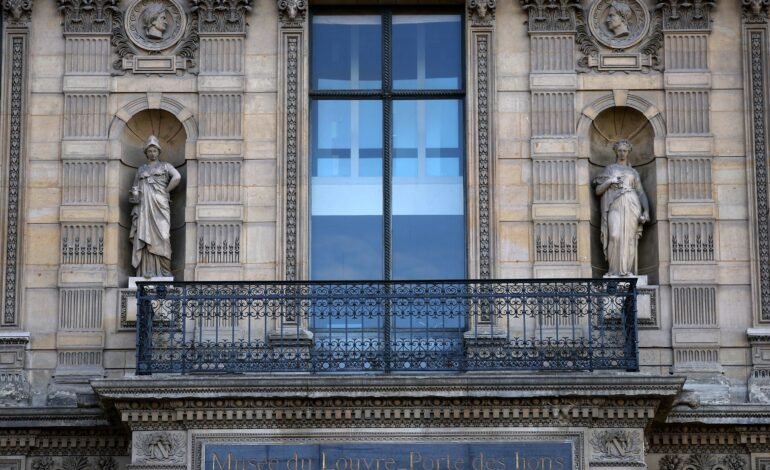 A galeria Denon do Museu do Louvre, que abriga algumas