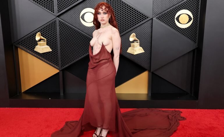 A cantora Chappell Roan chamou a atenção no Grammy Awards