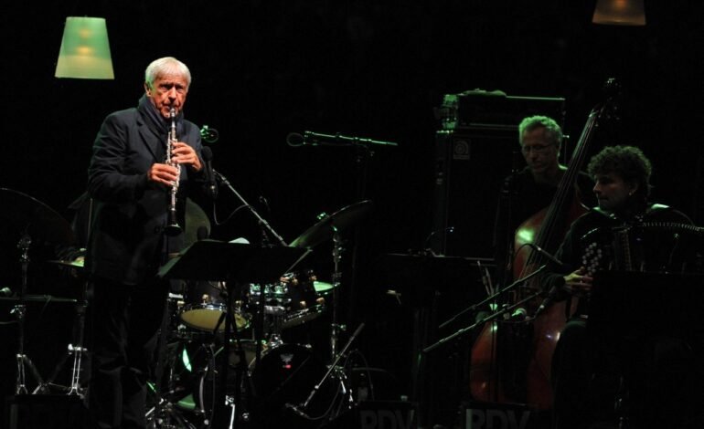 O clarinetista e saxofonista francês Michel Portal, referênc