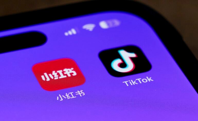 O TikTok rastreia a navegação de usuários na internet, mesmo