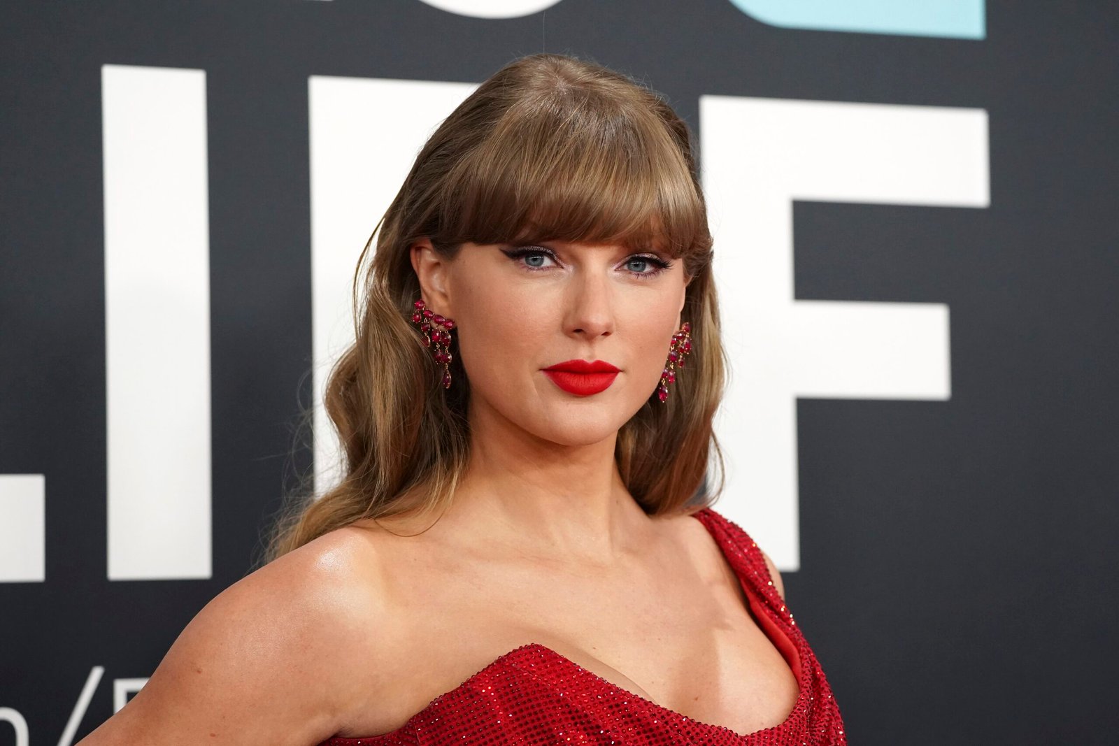 Taylor Swift foi a artista que mais vendeu álbuns no