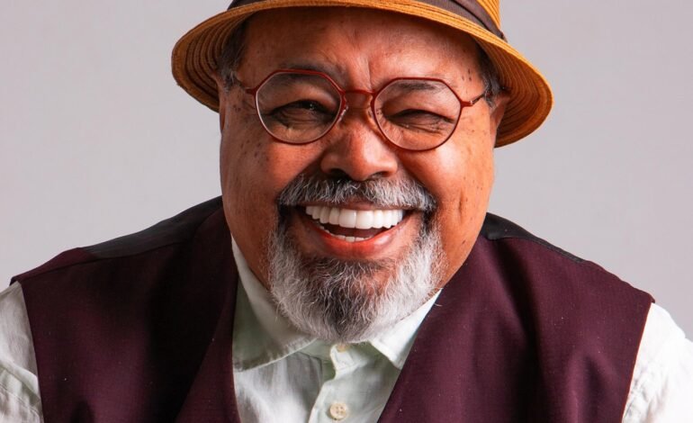 O cantor Renan Oliveira lançou no dia 27 de fevereiro