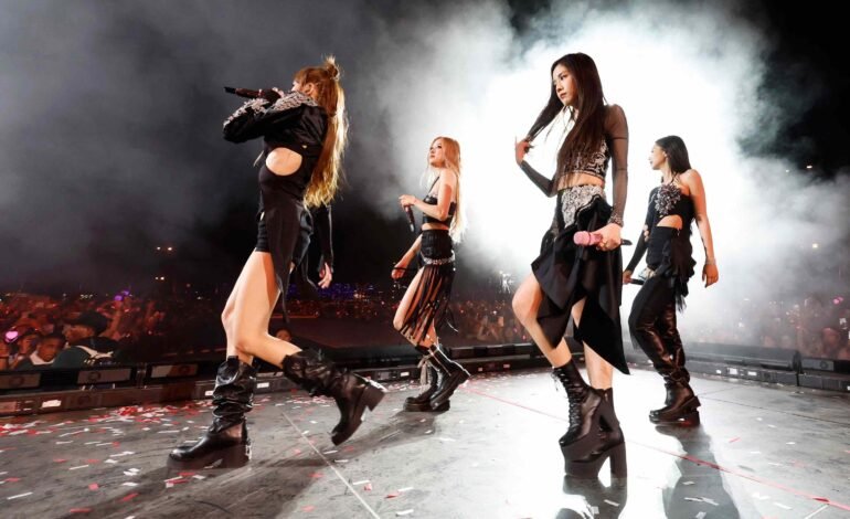 O grupo de K-pop Blackpink lançou nesta sexta-feira