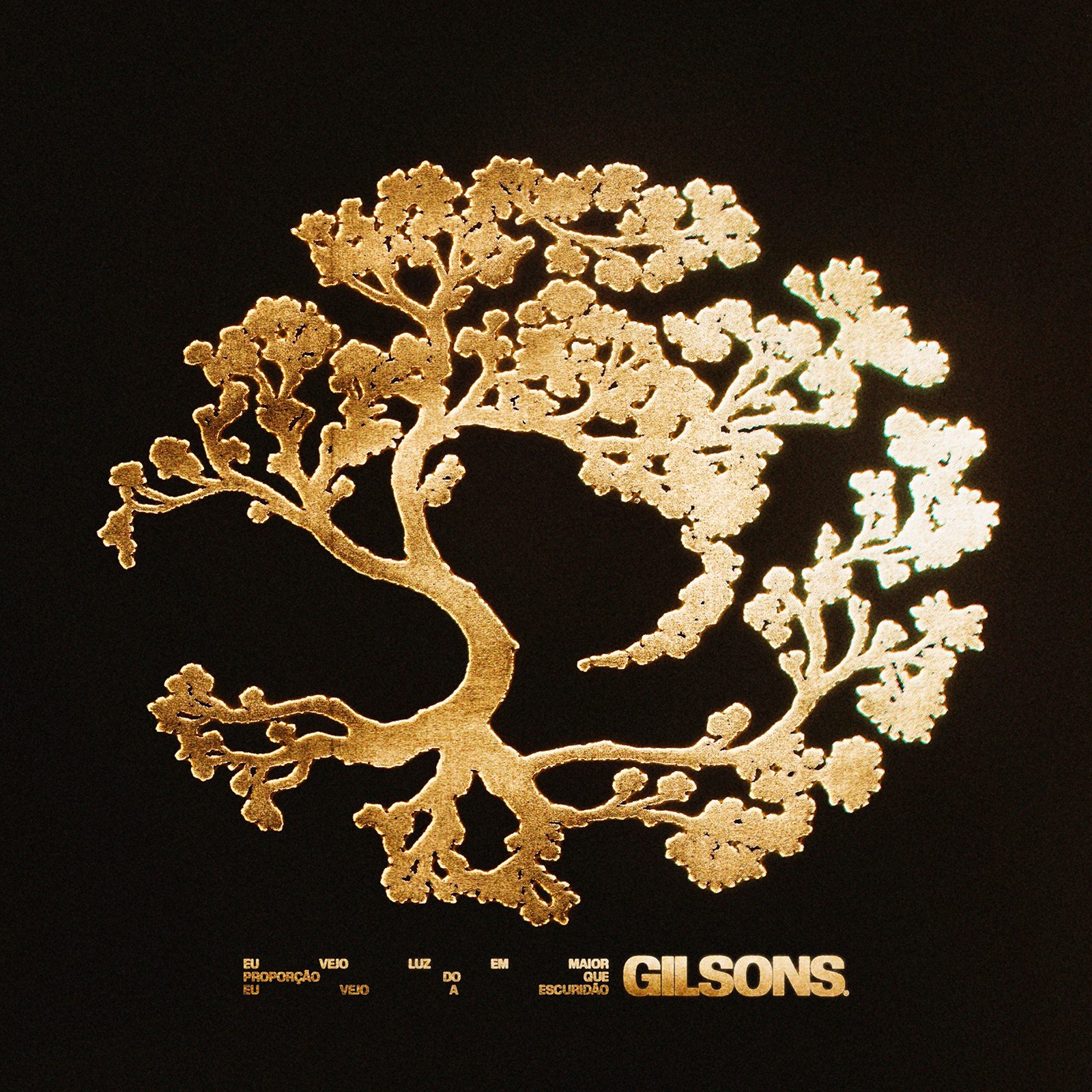 O trio Gilsons divulgou nesta terça-feira (25) a capa do