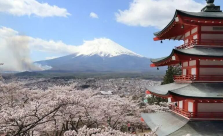 Autoridades da cidade japonesa de Fujiyoshida, próxima ao