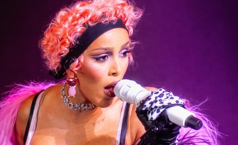 A cantora Doja Cat realizou show em São Paulo na