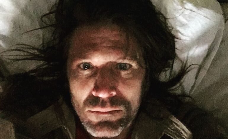 O músico Evan Dando, vocalista da banda The Lemonheads, foi