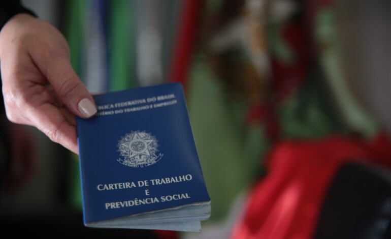 A taxa de desemprego caiu em seis estados brasileiros no