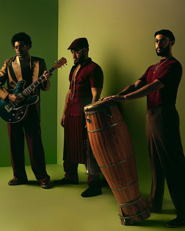 O trio carioca Gilsons lança na próxima terça-feira