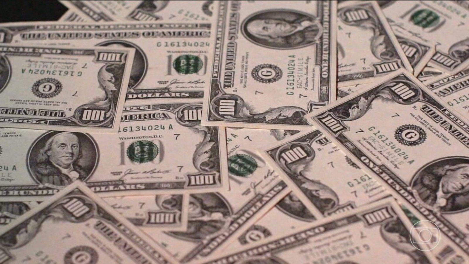 O dólar abriu em queda nesta quarta-feira (18)