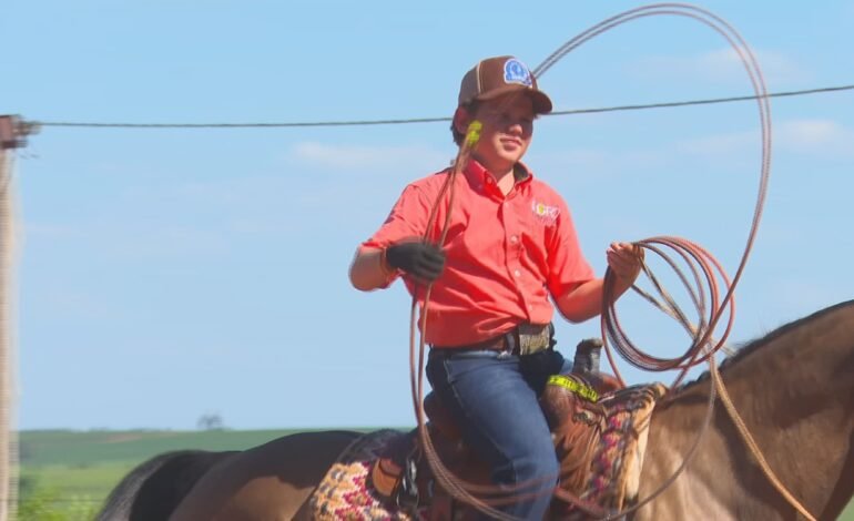 Paulinho, garoto de 10 anos, coleciona premiações em