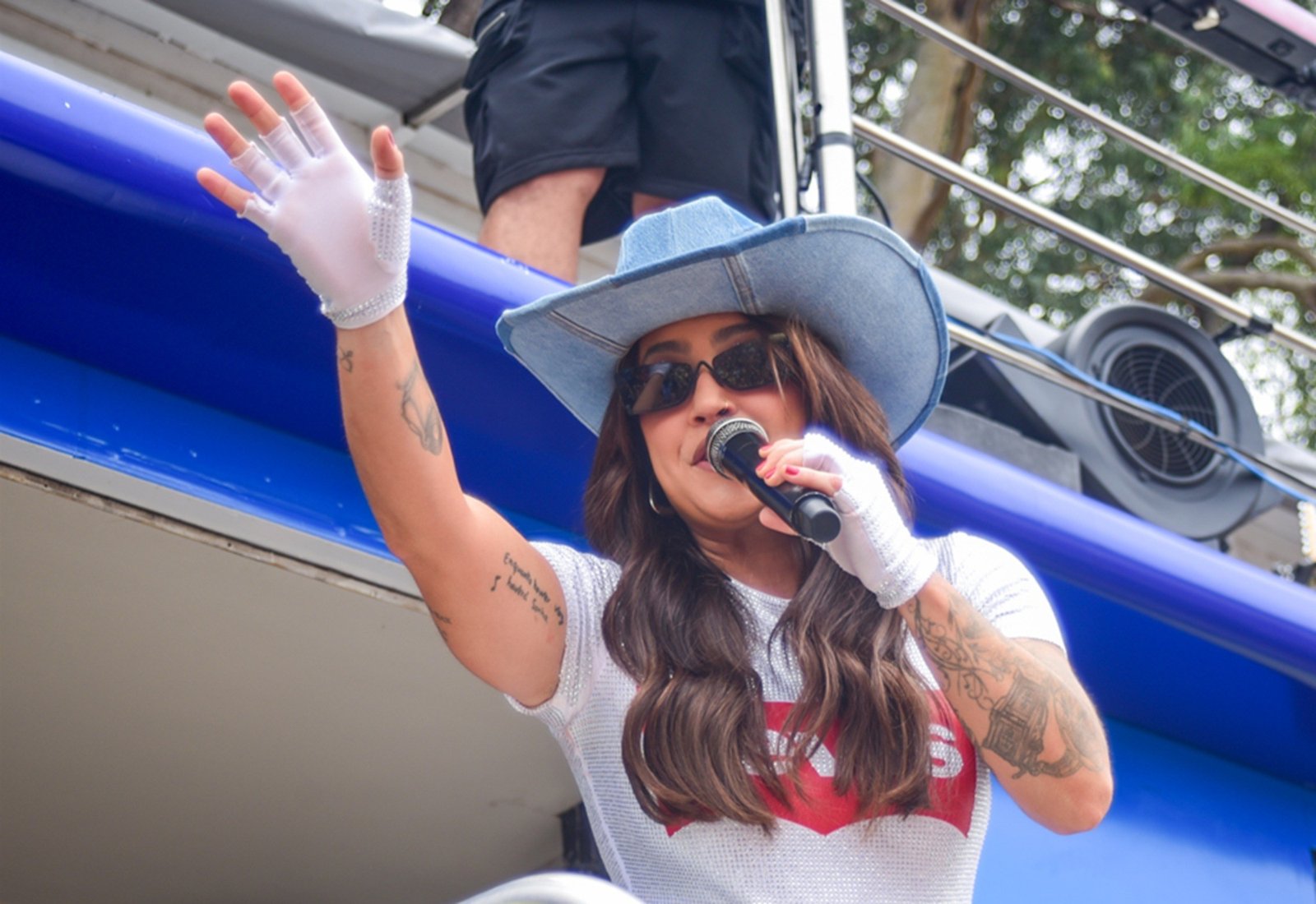 A cantora Lauana Prado anunciou o sexo do bebê que