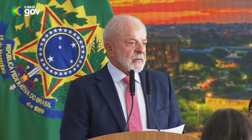 Lula confirma reunião com presidente do banco master e desca