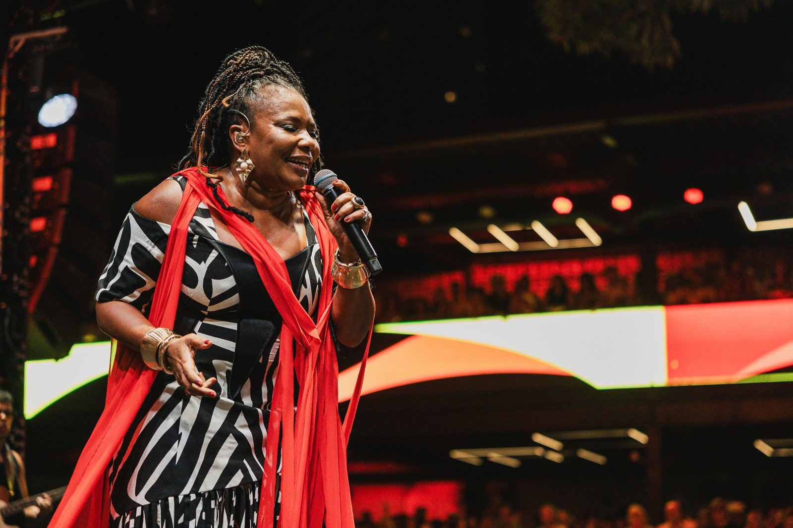 Margareth Menezes abriu as comemorações dos 25 anos do álbum