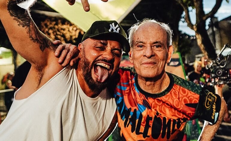 O carnavalesco Leandro Vieira criou o enredo “Camaleônico”