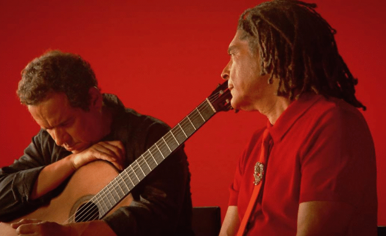 O cantor Marcos Sacramento e o violonista Zé