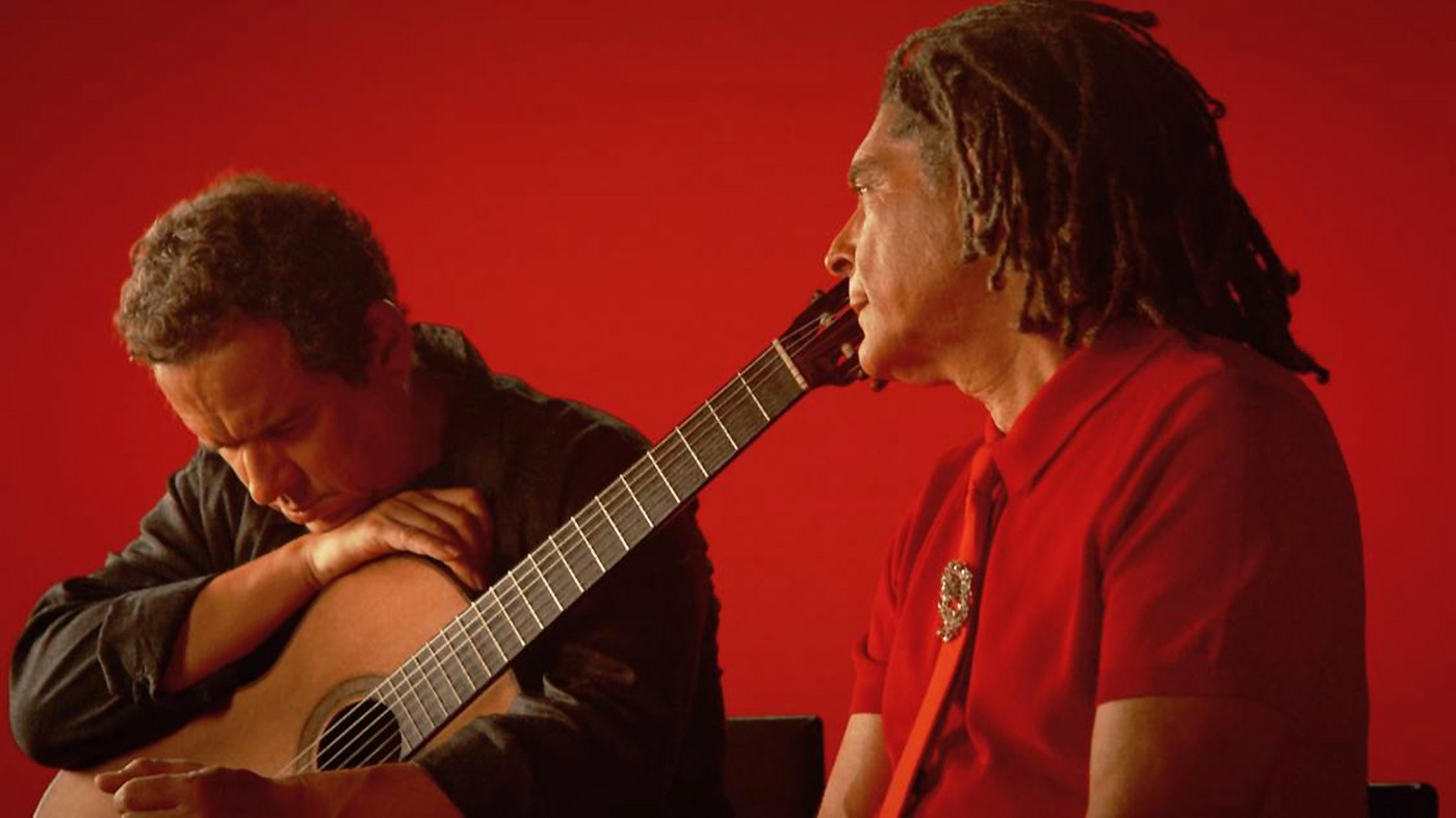 O cantor Marcos Sacramento e o violonista Zé