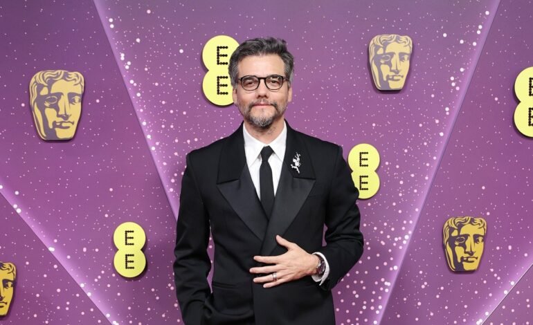 Wagner Moura participou do tapete vermelho do Bafta