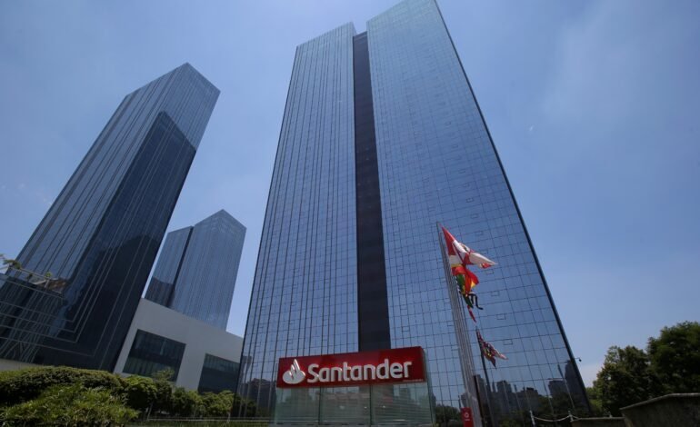 O presidente-executivo do Santander Brasil, Mário Leão, comu