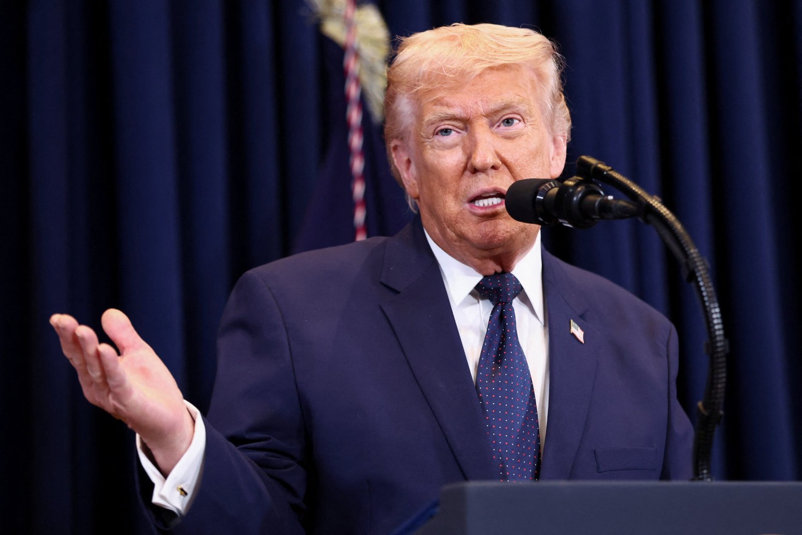 O preço do petróleo disparou na manhã de segunda-feira (9)