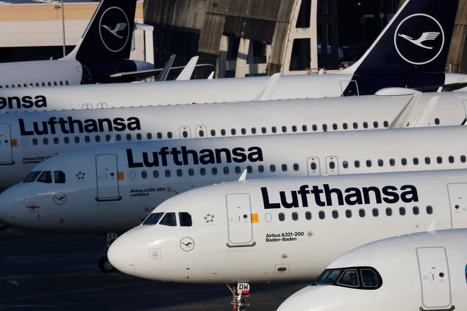 Pilotos da Lufthansa iniciaram greve de 48 horas