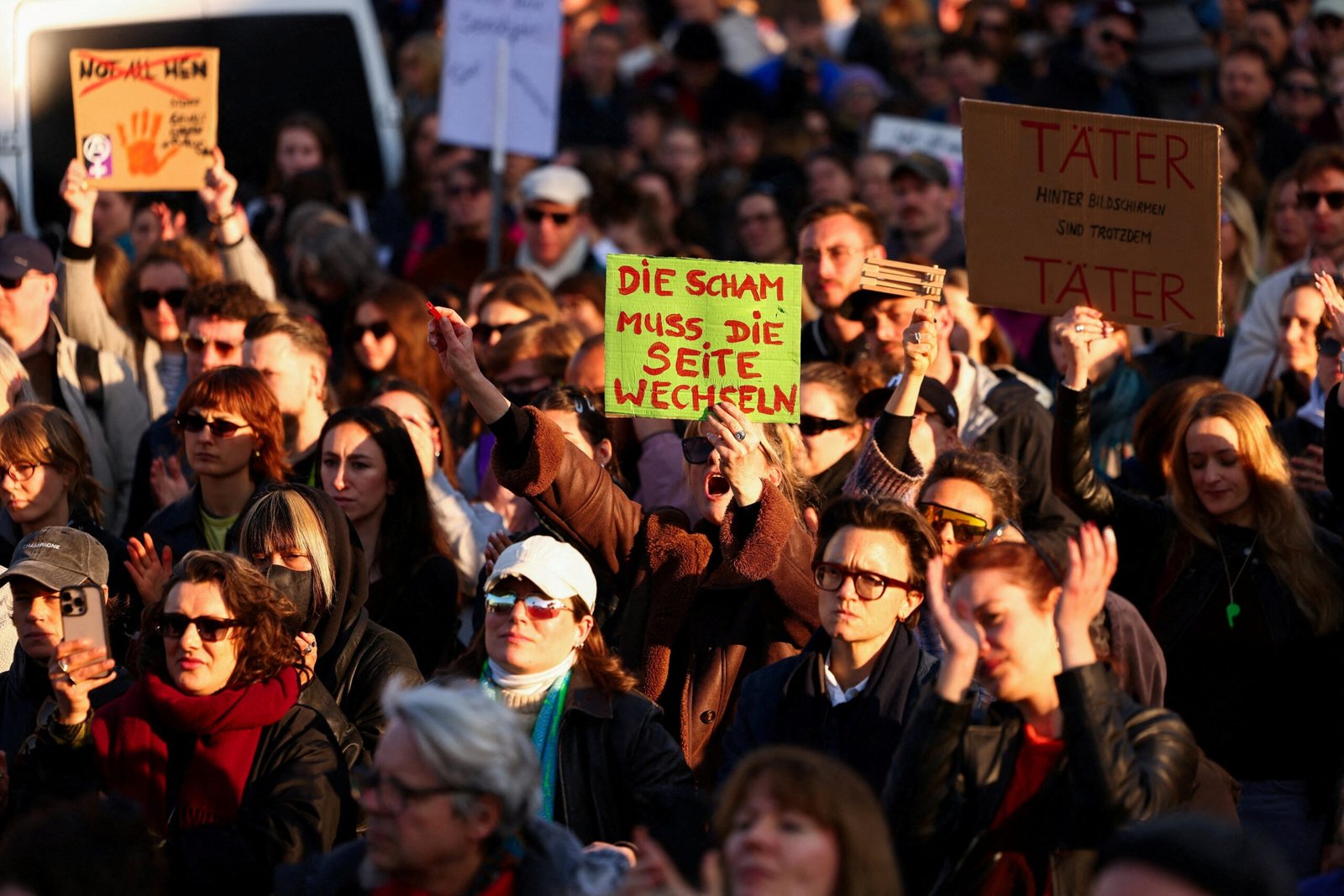 Milhares de pessoas protestaram na Alemanha em apoio à atriz