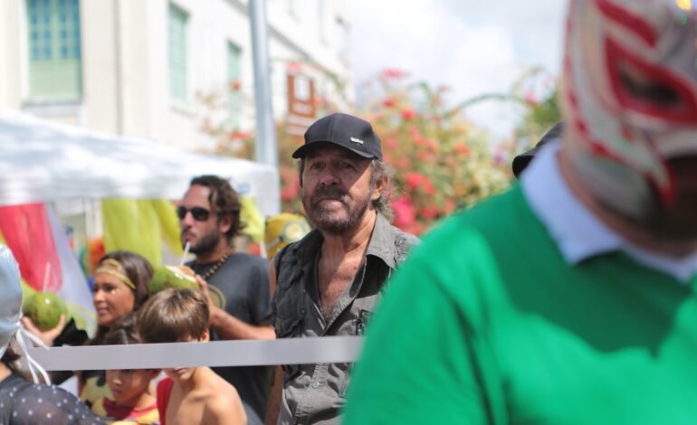 O ator Chuck Norris, ícone do cinema de ação entre