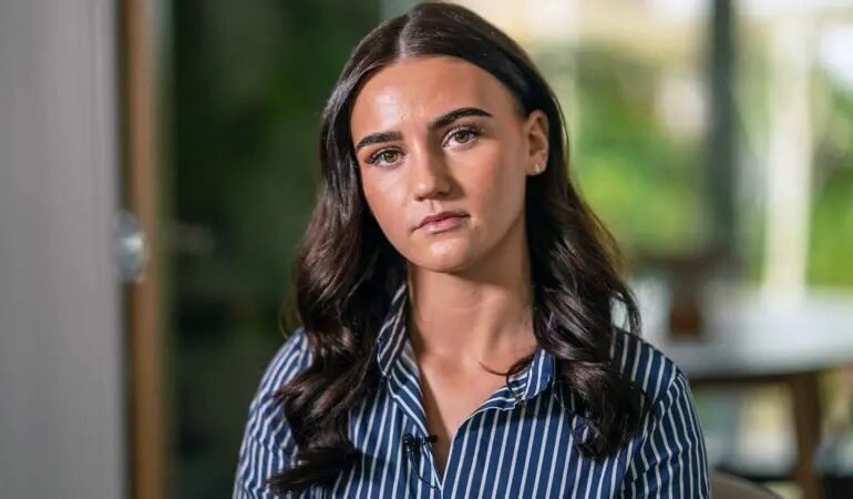 Contas falsas que se passavam por Sasha-Jay Davies