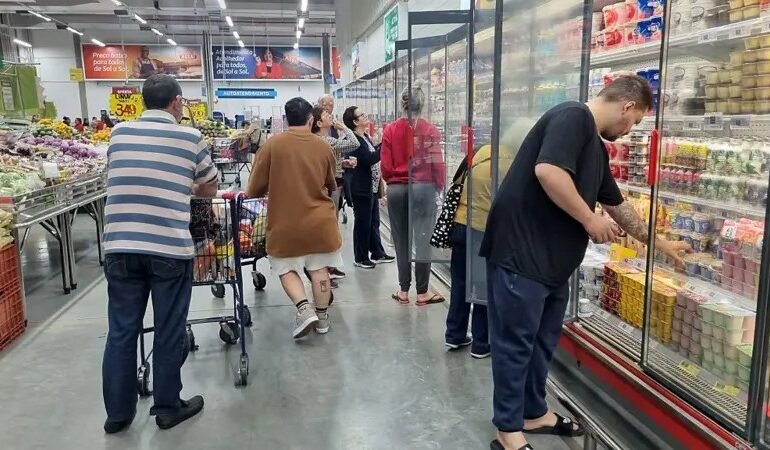 Consumo das famílias ficou estagnado no 4º trimestre