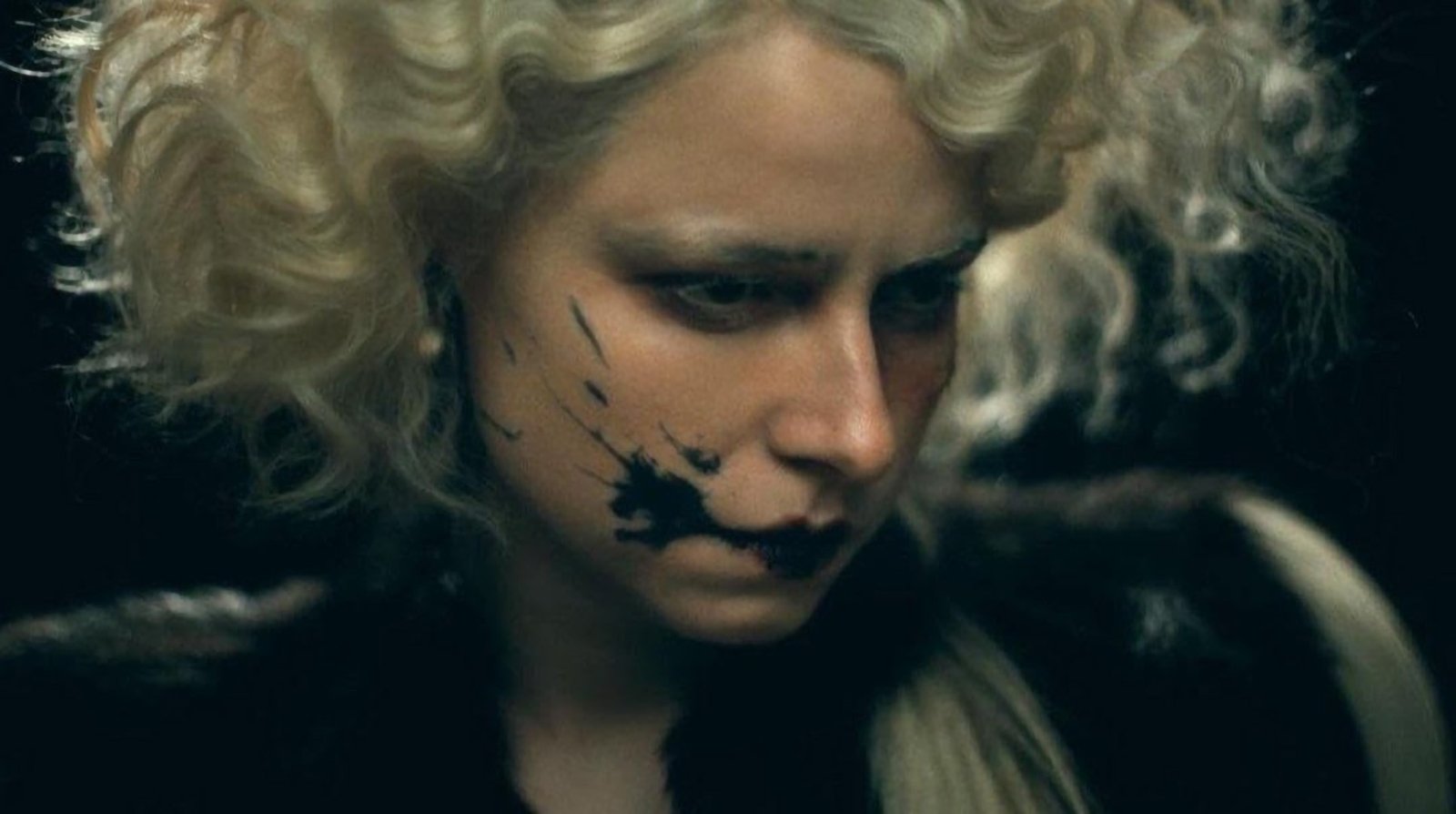 O filme “A Noiva!”, que estreia nesta quinta-feira