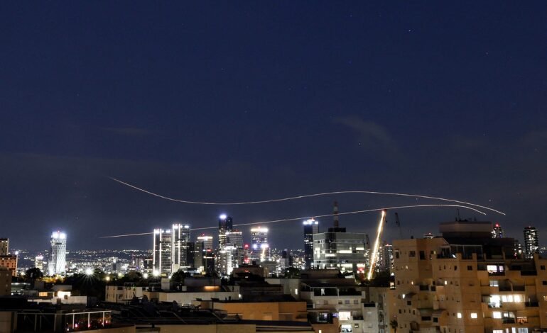 Um vídeo que mostra torres destruídas em Tel