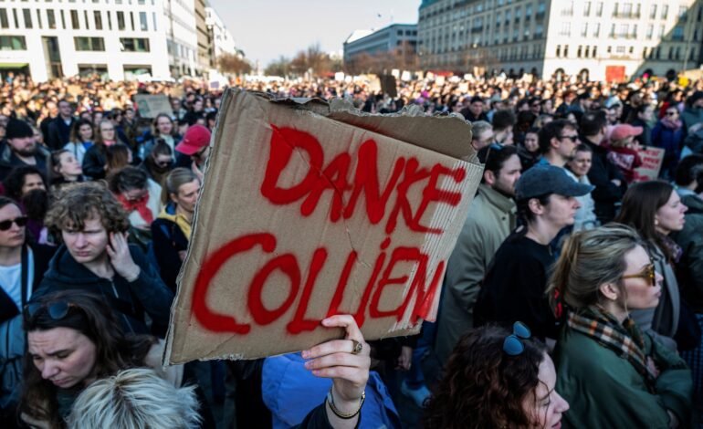 Cartaz agradece a atriz por sua denúncia fortalecer