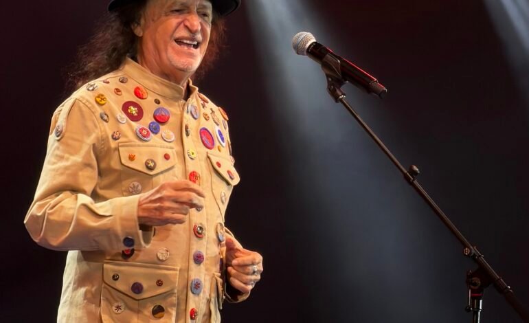 Alceu Valença estreou a turnê do show “80 girassóis” no