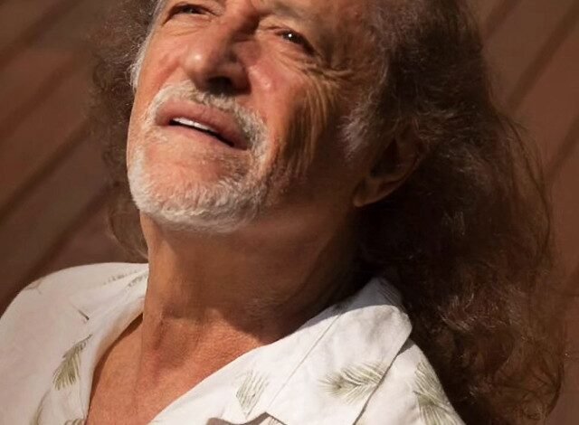 O cantor e compositor Alceu Valença prepara um