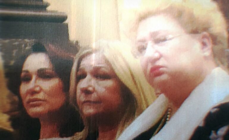 Documentário sobre a disputa de poder nas Casas