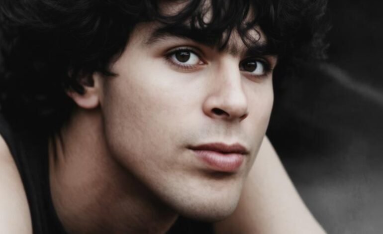 O músico gaúcho Antonio Villeroy lança na quinta-feira