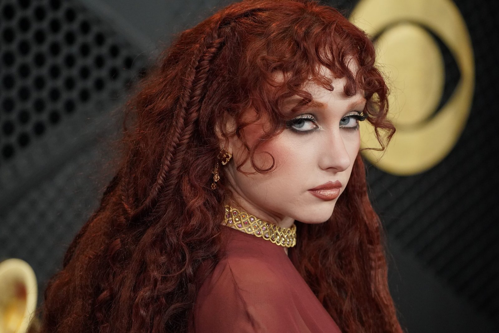 Chappell Roan no tapete vermelho do Grammy 2026