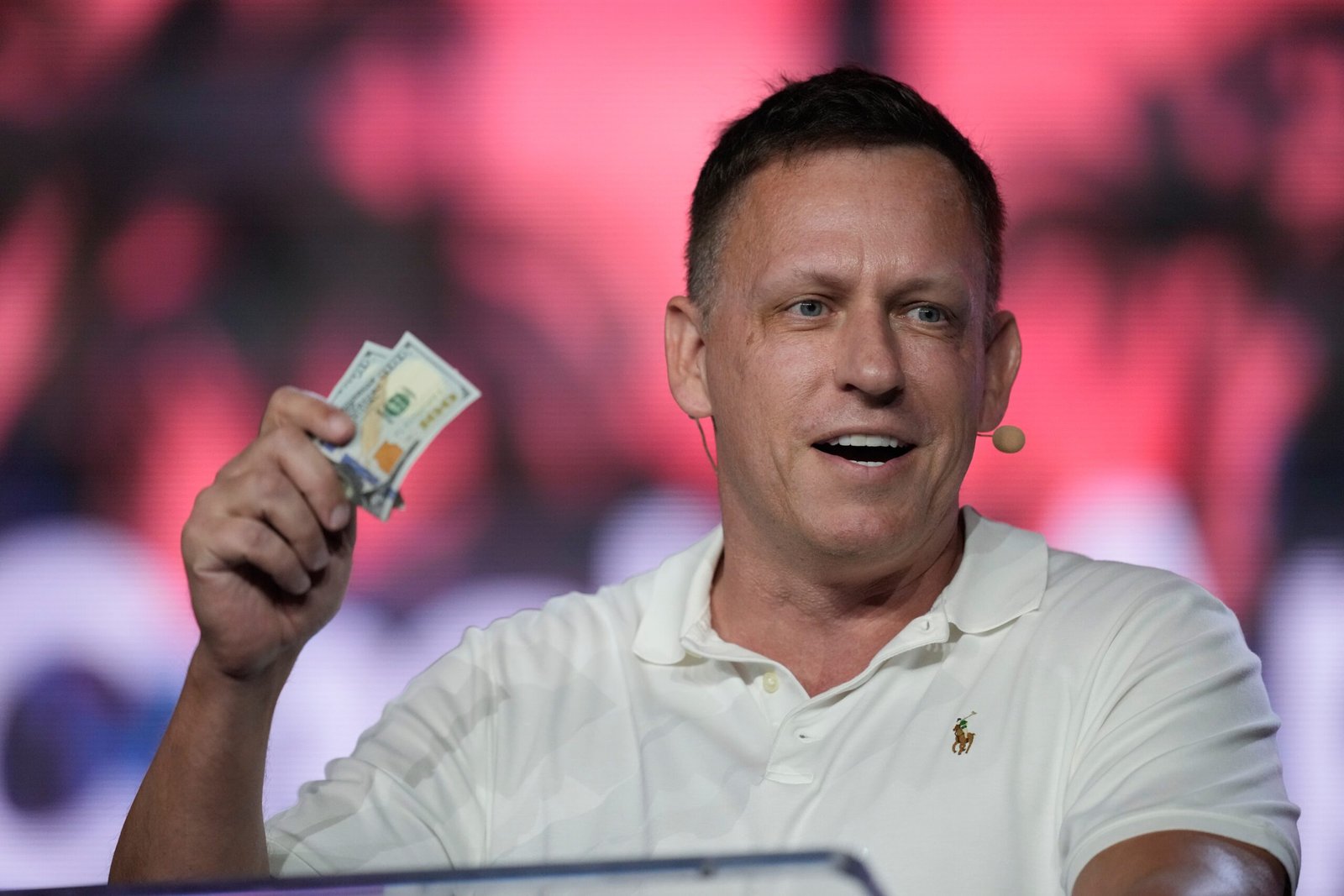 O bilionário de tecnologia Peter Thiel realizou entre