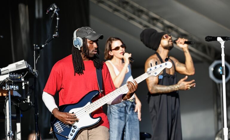 O músico inglês Dev Hynes, conhecido como Blood