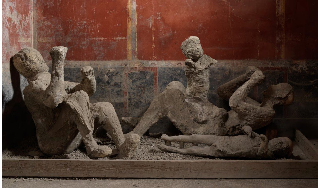 Mais de 20 moldes de gesso de vítimas da erupção