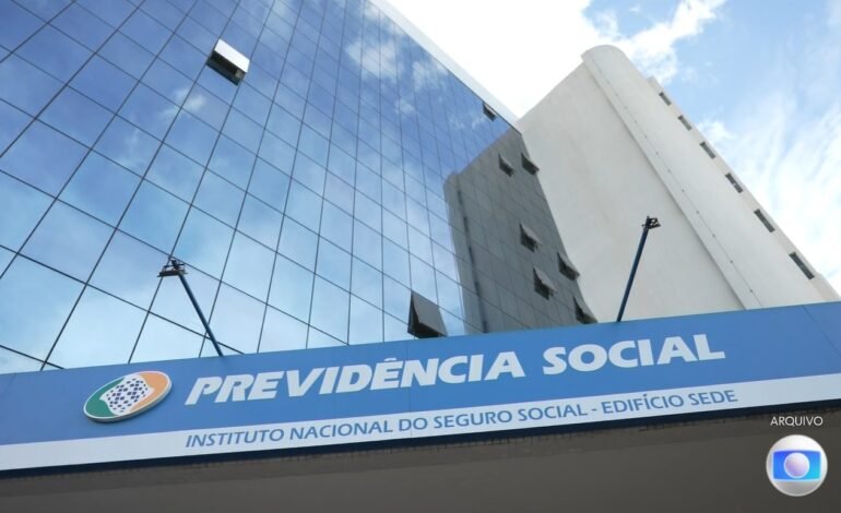 Aposentados e pensionistas do Instituto Nacional do Seguro S