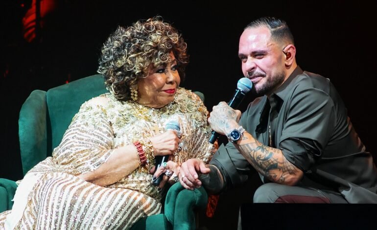 A cantora Alcione participou da estreia nacional do
