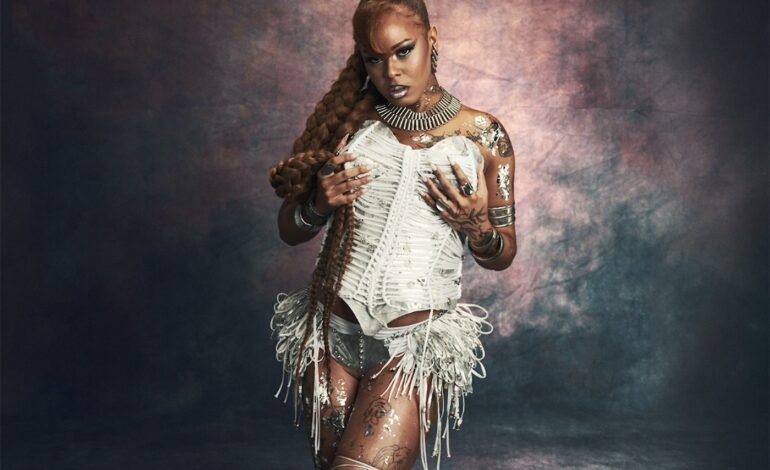 A rapper baiana Evylin lança seu primeiro álbum