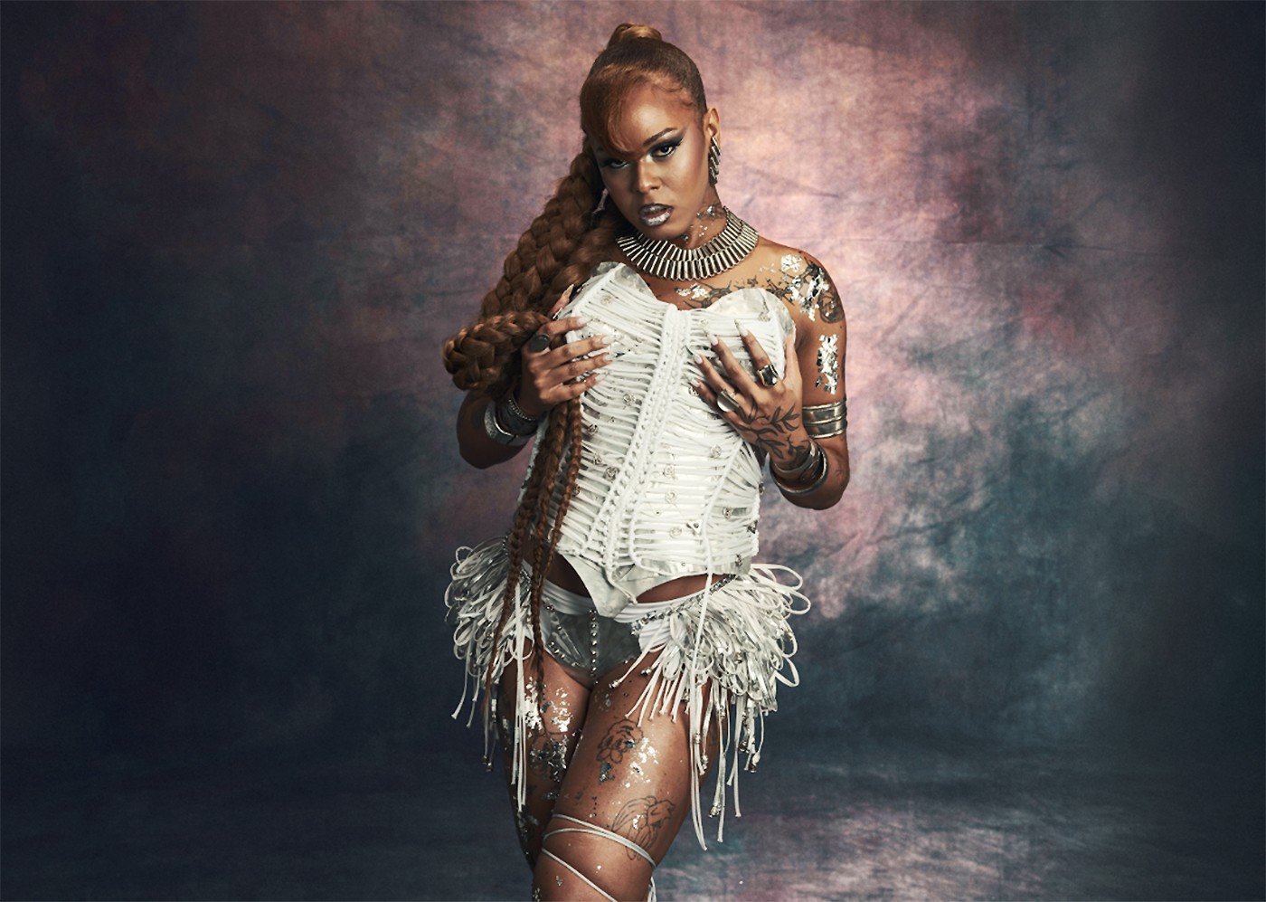 A rapper baiana Evylin lança seu primeiro álbum