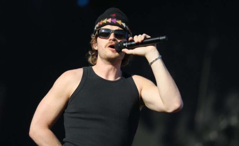 Joe Keery, conhecido por seu papel como Steve em “Stranger