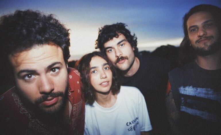 A banda Foto em Grupo, formada por Ana Caetano, Pedro