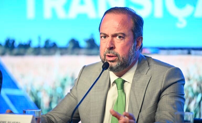 O governo federal avalia medidas para conter a alta do