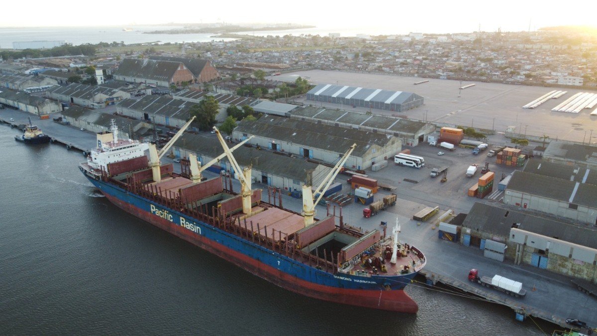 A balança comercial brasileira registrou superávit de US$