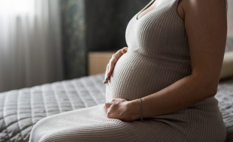 Mais de 380 mil mulheres foram demitidas sem