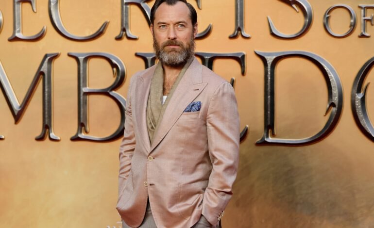 O ator britânico Jude Law tem sete filhos com quatro